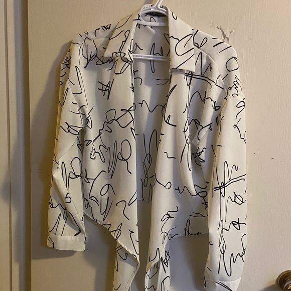 Tie Front Graphic Blouse - Picture 2 of 3